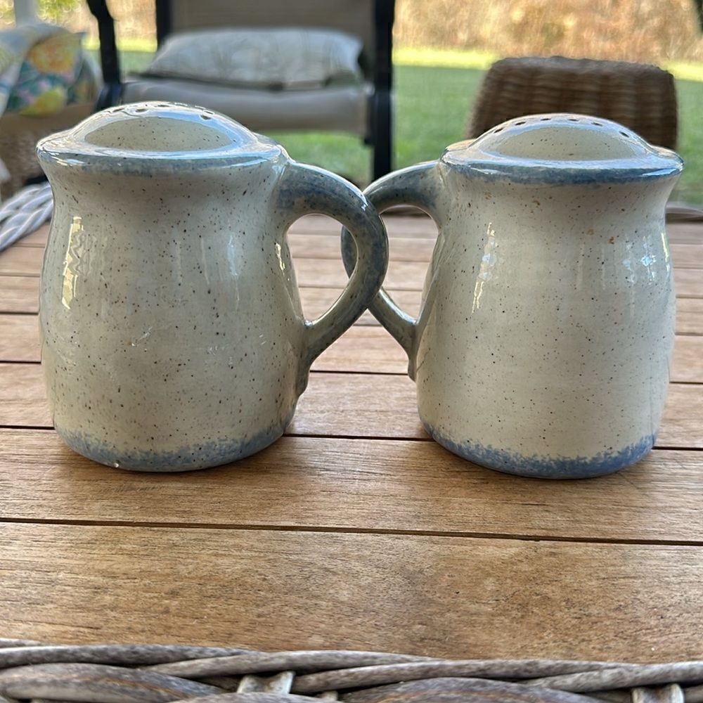 Cottage Collections VTG Ceramic Salt & Pepper Shaker Set - Picture 5 of 6